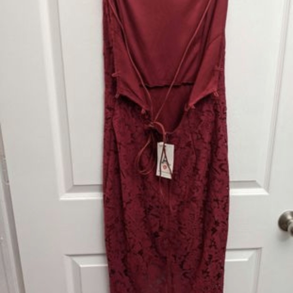 New Women's Red Lace Bodycon High-Low Dress - Medium - Picture 3 of 10